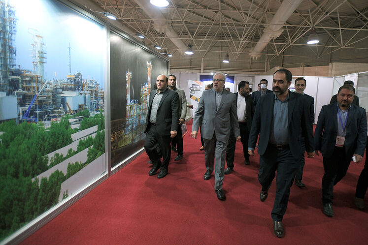 بازدید جواد اوجی،  وزیر نفت از ستاد خبری بیست‌وهفتمین نمایشگاه نفت