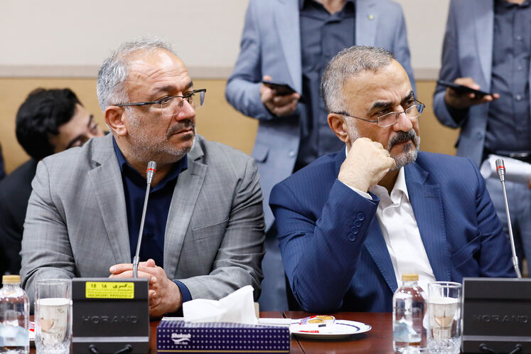 حميدرضا گلپايگانی، مديرعامل شركت ملی حفاری ایران و مهران مکوندی، قائم مقام مدیرعامل شرکت ملی حفاری