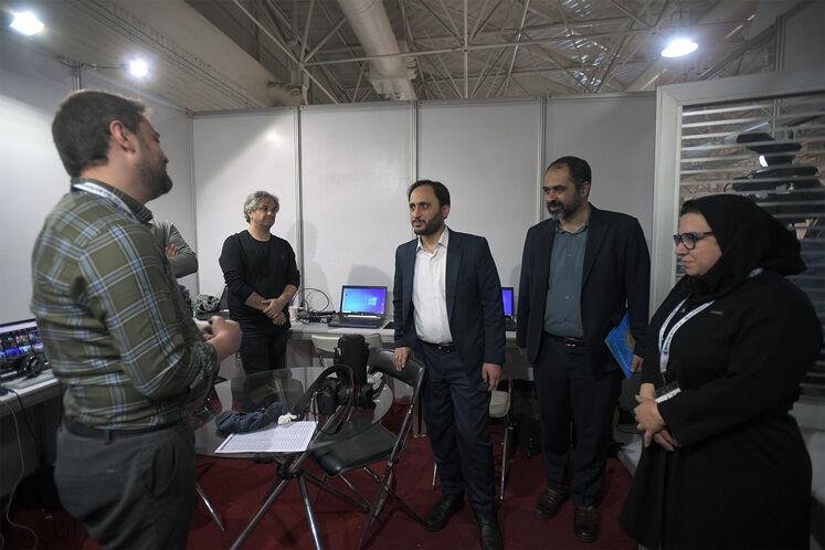 بازدید علی بهادری جهرمی، سخنگوی دولت از ستاد خبری بیستوهفتمین نمایشگاه نفت