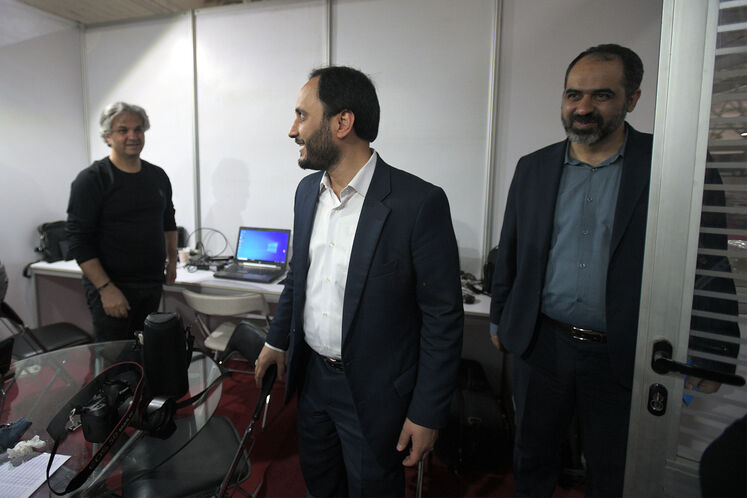 بازدید علی بهادری جهرمی، سخنگوی دولت از ستاد خبری بیستوهفتمین نمایشگاه نفت