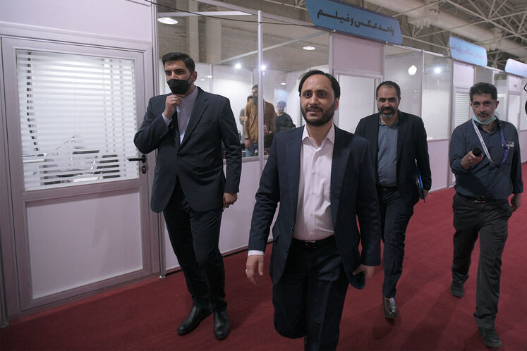 بازدید علی بهادری جهرمی، سخنگوی دولت از ستاد خبری بیستوهفتمین نمایشگاه نفت