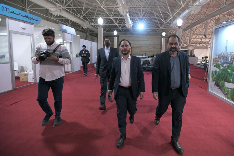 بازدید علی بهادری جهرمی، سخنگوی دولت از ستاد خبری بیستوهفتمین نمایشگاه نفت