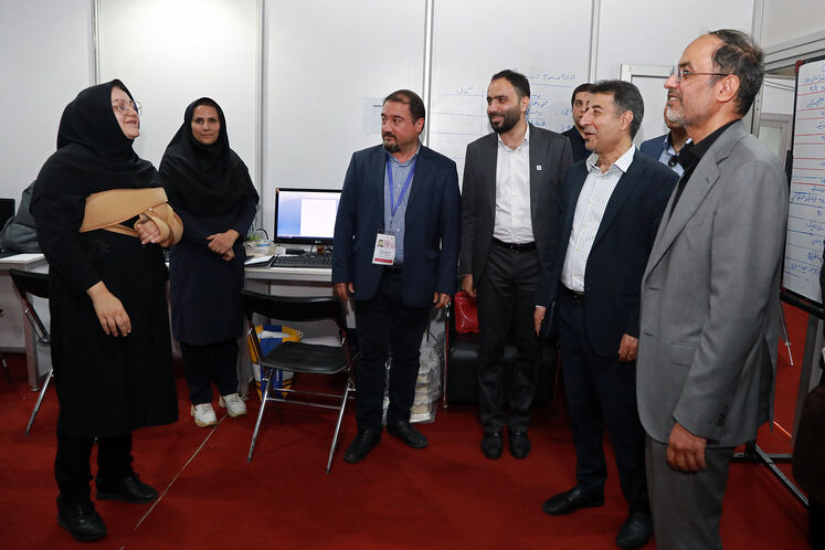 بازدید علیرضا مهدیزاده، مدیرعامل شرکت نفت فلات قاره ایران از ستاد خبری بیستوهفتمین نمایشگاه نفت