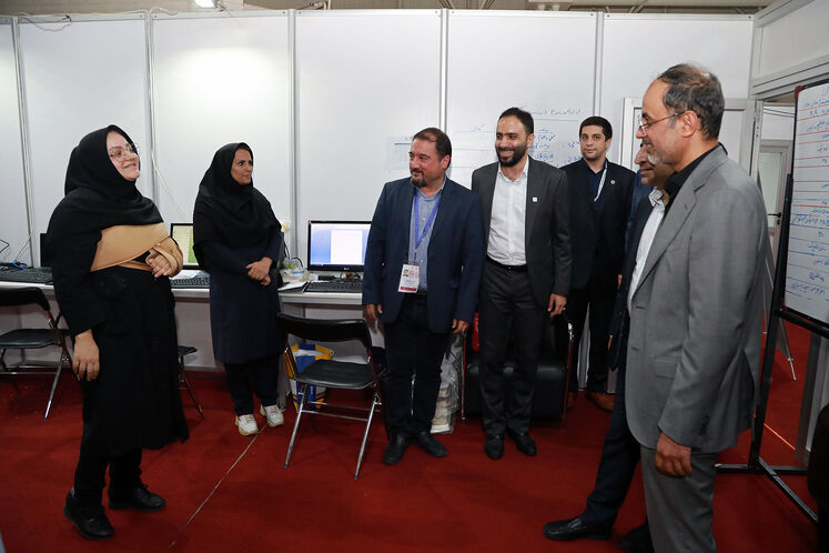بازدید علیرضا مهدیزاده، مدیرعامل شرکت نفت فلات قاره ایران از ستاد خبری بیستوهفتمین نمایشگاه نفت