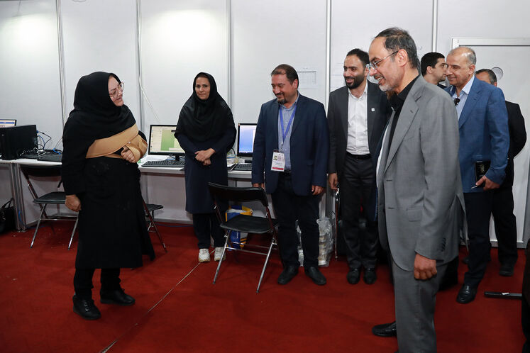 بازدید علیرضا مهدیزاده، مدیرعامل شرکت نفت فلات قاره ایران از ستاد خبری بیستوهفتمین نمایشگاه نفت