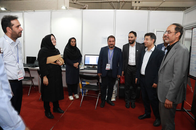 بازدید علیرضا مهدیزاده، مدیرعامل شرکت نفت فلات قاره ایران از ستاد خبری بیستوهفتمین نمایشگاه نفت