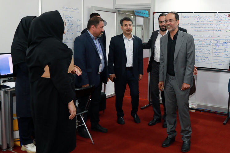 بازدید علیرضا مهدیزاده، مدیرعامل شرکت نفت فلات قاره ایران از ستاد خبری بیستوهفتمین نمایشگاه نفت