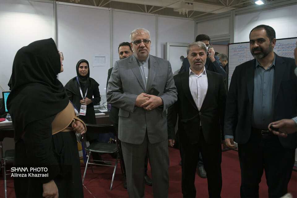 بازدید وزیر نفت از ستاد خبری بیستوهفتمین نمایشگاه بینالمللی نفت