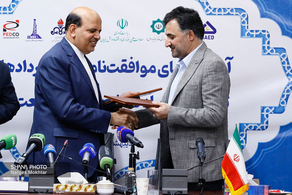 امضای توافقنامهها و قراردادهای توسعه اقتصاد دانشبنیان در صنعت نفت در نمایشگاه بیستوهفتم نفت امضای توافقنامهها و قراردادهای توسعه اقتصاد دانشبنیان در صنعت نفت در نمایشگاه بیستوهفتم نفت
