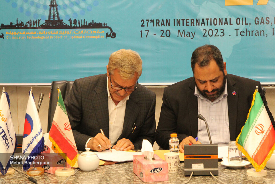 امضای ۲ قرارداد احیای چاههای بسته و کمبازده نفتی در حاشیه بیستوهفتمین نمایشگاه نفت امضای ۲ قرارداد احیای چاههای بسته و کمبازده نفتی در حاشیه بیستوهفتمین نمایشگاه نفت