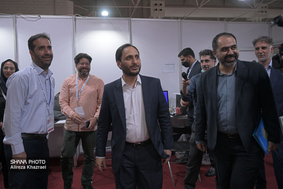 بازدید سخنگوی دولت از ستاد خبری بیستوهفتمین نمایشگاه بینالمللی نفت بازدید سخنگوی دولت از ستاد خبری بیستوهفتمین نمایشگاه بینالمللی نفت