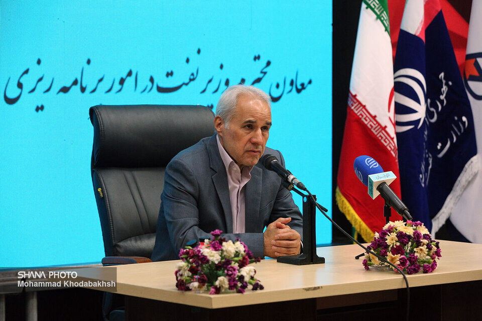 نشست خبری معاون برنامهریزی وزیر نفت در نمایشگاه نفت