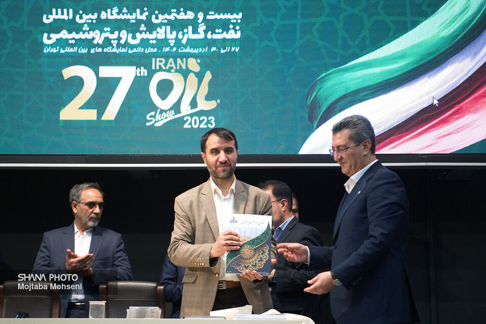 رونمایی از ۲ کتاب حوزه اچاسئی صنعت پتروشیمی رونمایی از ۲ کتاب حوزه اچاسئی صنعت پتروشیمی