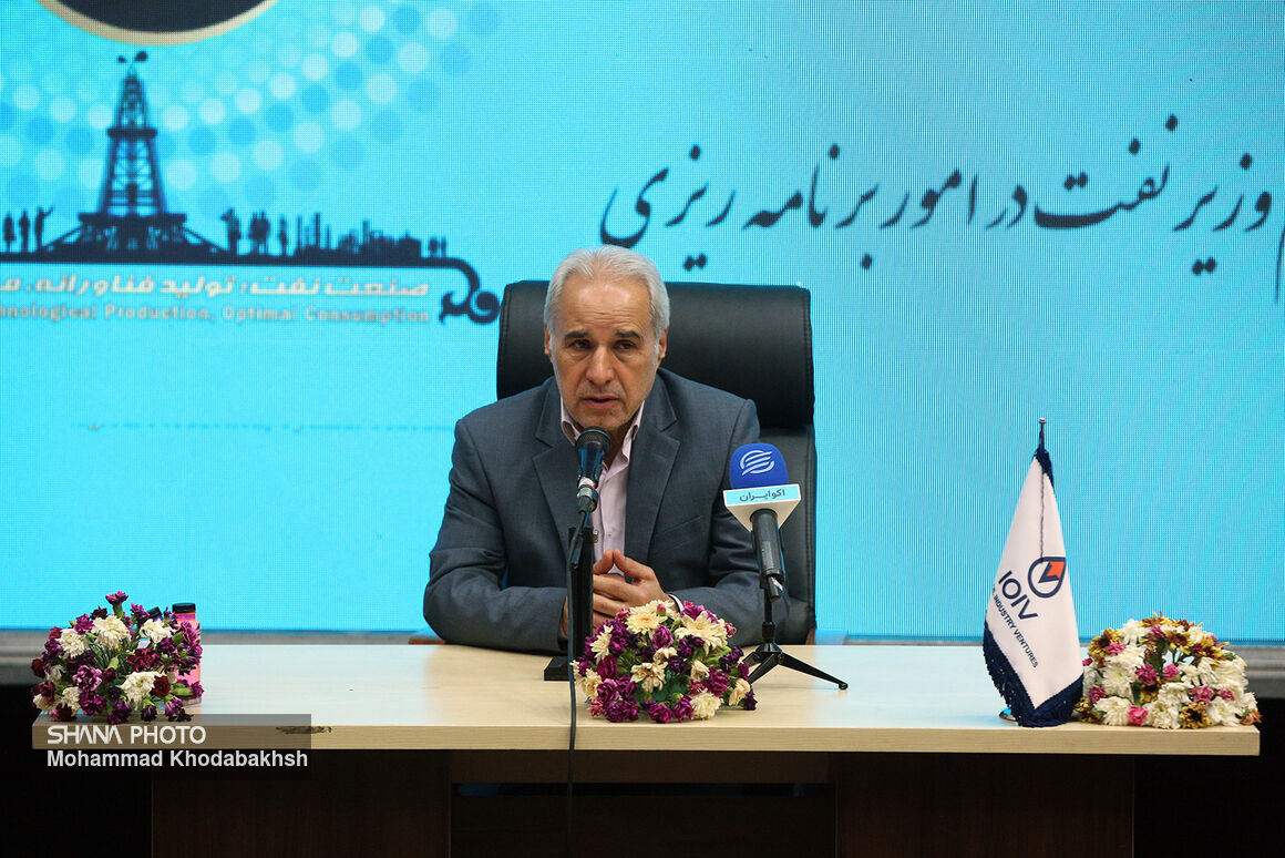 Deputy oil minister visits Iran Oil Show 2023