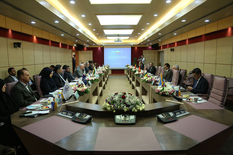 نشست مشترک مدیران پژوهشگاه صنعت نفت و مدیران معاونت امور بینالملل وزارت نفت با سفیران کشورهای مستقل همسود (CIS)