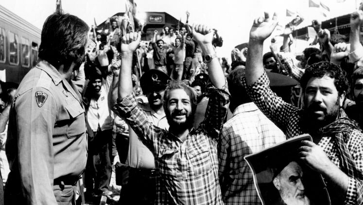 ورود نخستین قطار به خرمشهر پس از جنگ تحمیلی
 عکس: حسین حاجتی