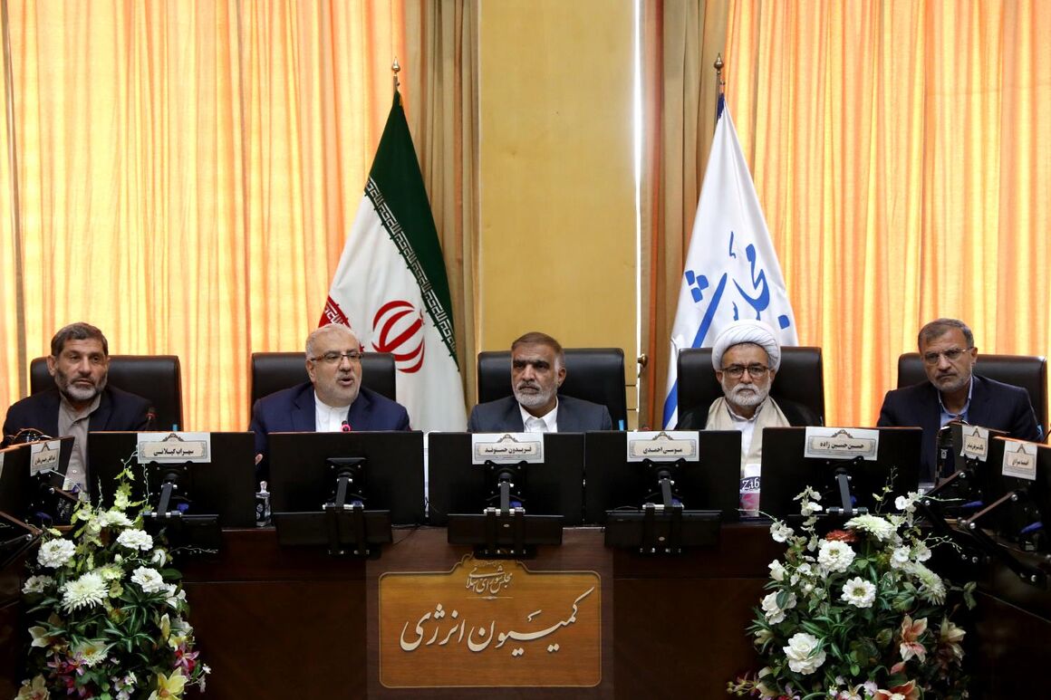 چگونگی تأمین مالی طرحهای پالایشگاهی و پتروپالایشگاهی در کمیسیون انرژی مجلس بررسی شد چگونگی تأمین مالی طرحهای پالایشگاهی و پتروپالایشگاهی در کمیسیون انرژی مجلس بررسی شد