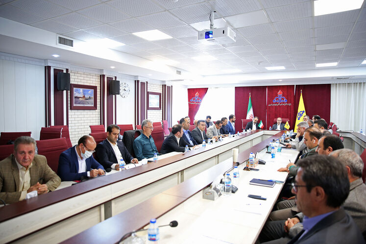 دیدار و گفت‌گوی معاون وزیر نفت در امور گاز با مدیران گاز استان آذربایجان غربی