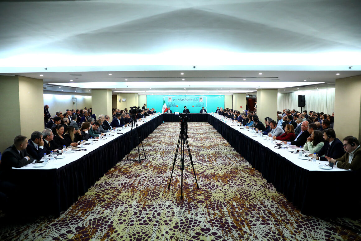 قدرتمند شدن در حوزه اقتصادی مؤثرترین راه مقابله با تحریمهاست قدرتمند شدن در حوزه اقتصادی مؤثرترین راه مقابله با تحریمهاست