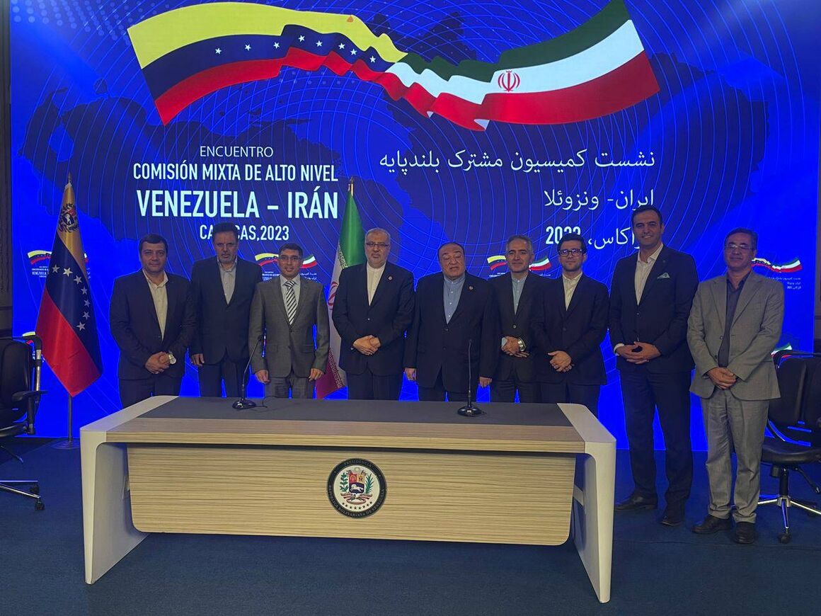 ایران و ونزوئلا برای همکاری در حوزه‌های مختلف نفتی چند قرارداد امضا کردند