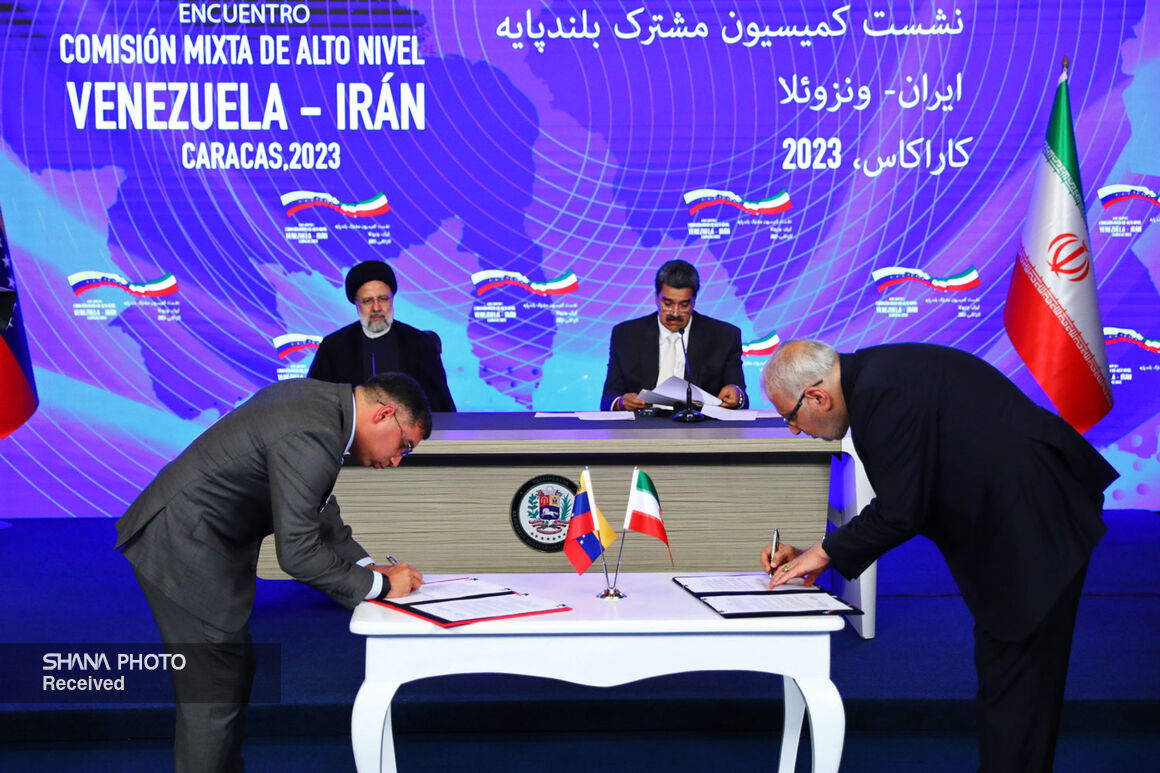 Iran, Venezuela sign several oil contracts