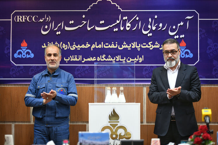 از راست: پیام شاه‌علی، مدیرعامل شرکت شیمیایی بهداش و مجید رجبی، مدیرعامل پالایشگاه امام خمینی (ره) شازند