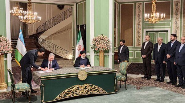 ایران و ازبکستان یک بیانیه مشترک و ۱۰ سند همکاری امضا کردند ایران و ازبکستان یک بیانیه مشترک و ۱۰ سند همکاری امضا کردند