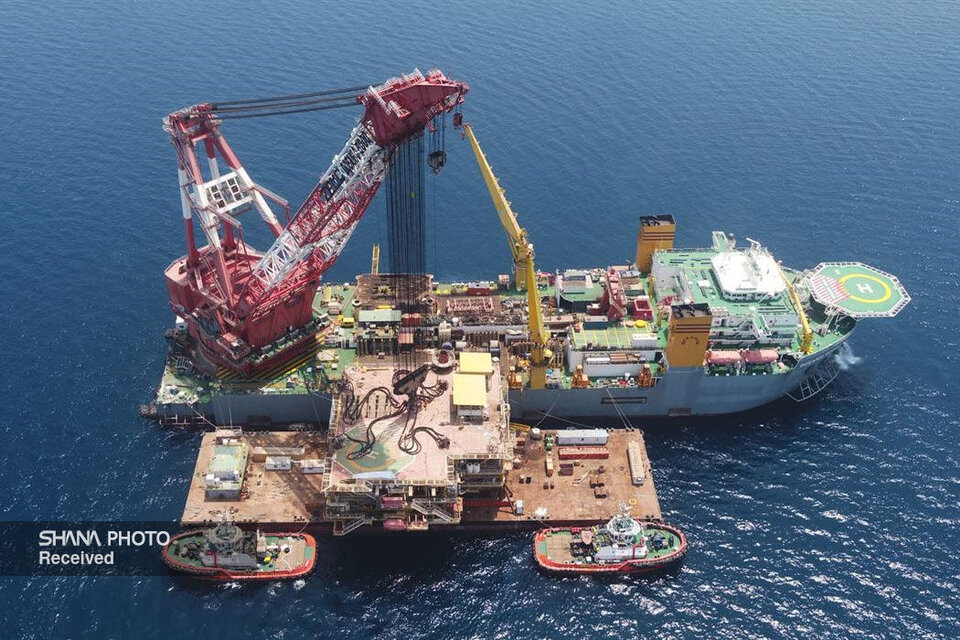 مشارکت پایانههای نفتی در عملیات جابهجایی و نصب سکوی فاز ۱۱ پارس جنوبی مشارکت پایانههای نفتی در عملیات جابهجایی و نصب سکوی فاز ۱۱ پارس جنوبی