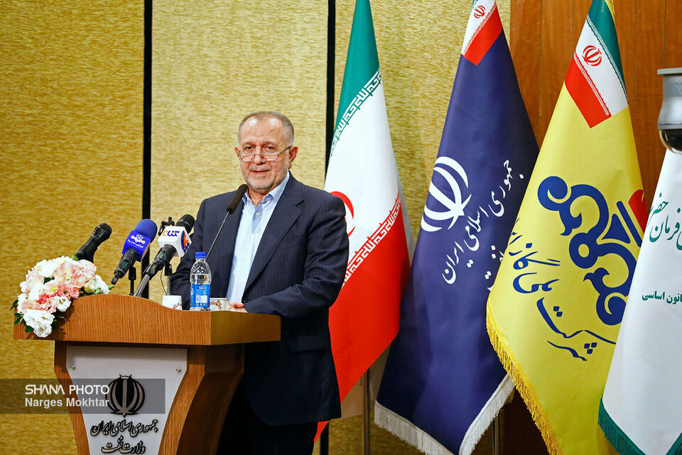 ستاد اجرایی فرمان امام (ره) ۲۰ میلیارد دلار در صنعت نفت سرمایهگذاری میکند ستاد اجرایی فرمان امام (ره) ۲۰ میلیارد دلار در صنعت نفت سرمایهگذاری میکند