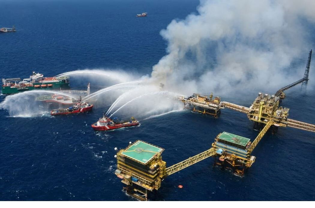 حریق در تأسیسات نفتی خلیج مکزیک ۲ کشته بر جای گذاشت