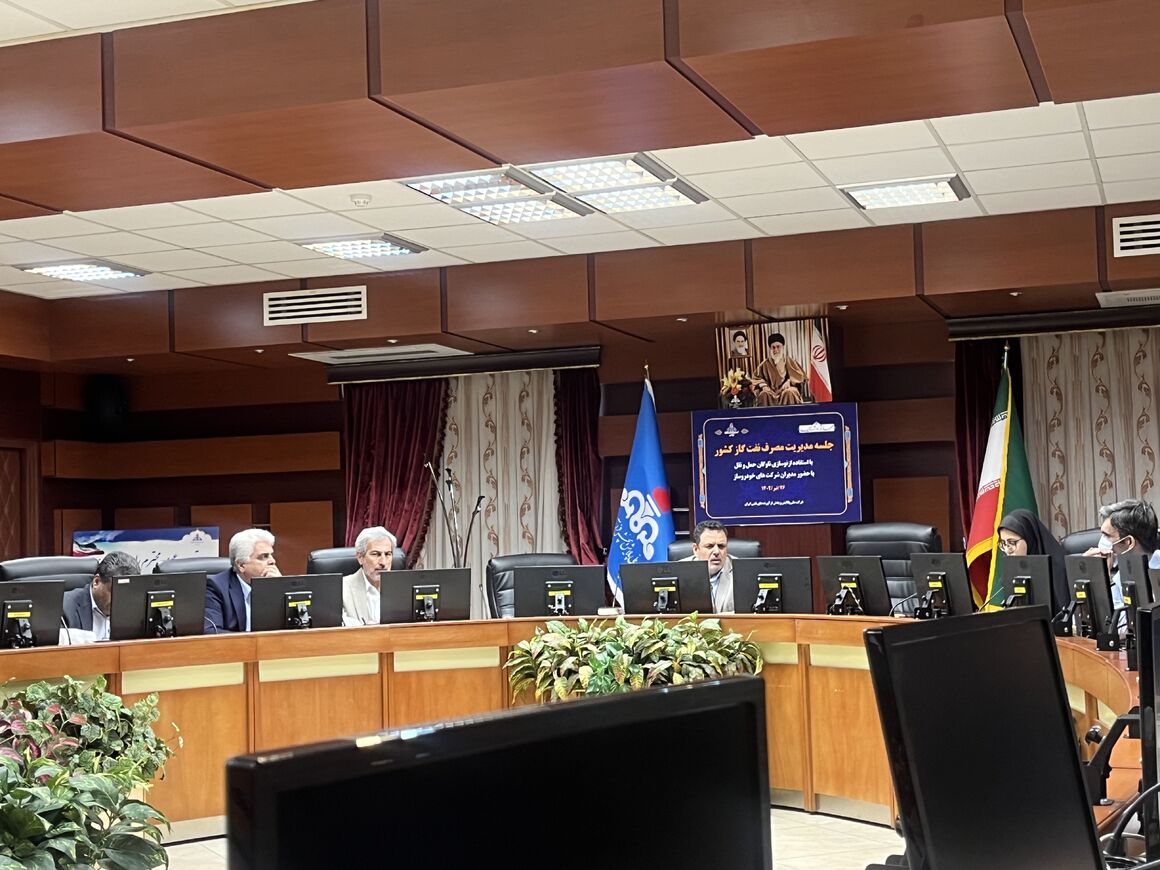 تشکیل کارگروهی ویژه برای نوسازی ناوگان حملونقل سنگین کشور/ روزانه ۲۲۰ میلیون لیتر سوخت مایع در کشور سوزانده میشود تشکیل کارگروهی ویژه برای نوسازی ناوگان حملونقل سنگین کشور/ روزانه ۲۲۰ میلیون لیتر سوخت مایع در کشور سوزانده میشود