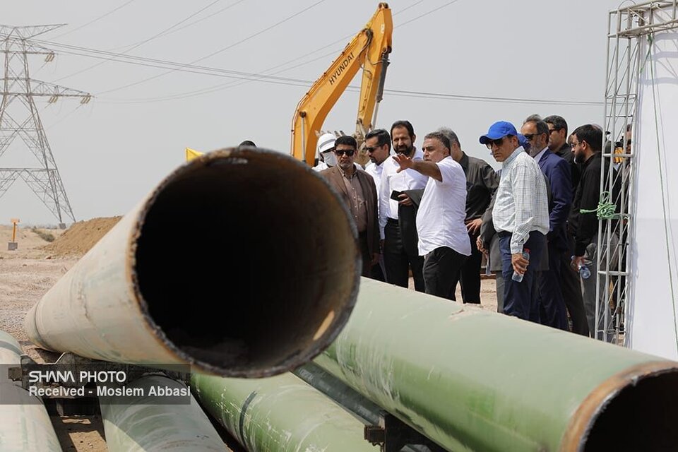 بازدید جمعی از مدیران نفتی از بخش دریایی پروژه خط لوله گاز بندرعباس - لافت - گورزین  بازدید جمعی از مدیران نفتی از بخش دریایی پروژه خط لوله گاز بندرعباس - لافت - گورزین