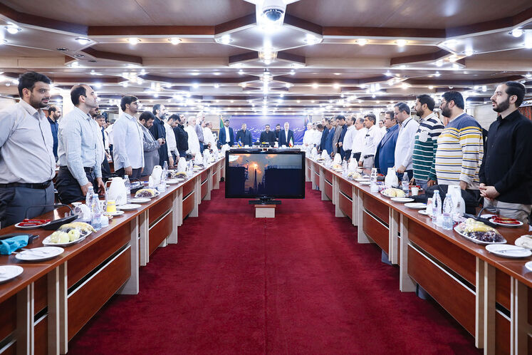 نشست مدیران دستگاه‌های اجرایی کشور با مدیران صنعت نفت در پارس جنوبی 