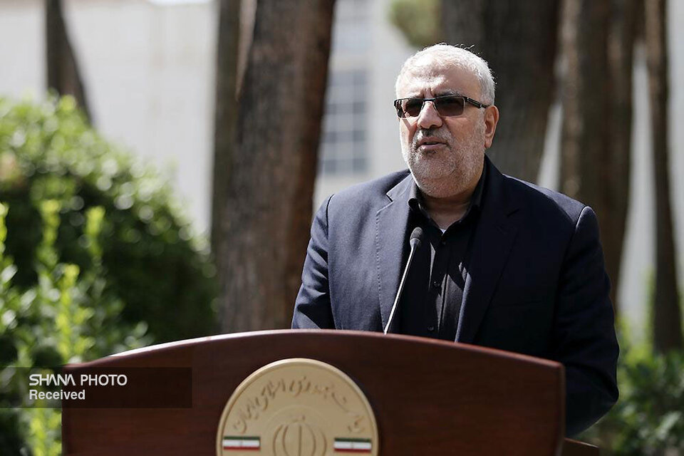 مردم به شایعه افزایش قیمت بنزین توجه نکنند/ حمایت از تولید خودروهای برقی با هدف مصرف بهینه سوخت مردم به شایعه افزایش قیمت بنزین توجه نکنند/ حمایت از تولید خودروهای برقی با هدف مصرف بهینه سوخت