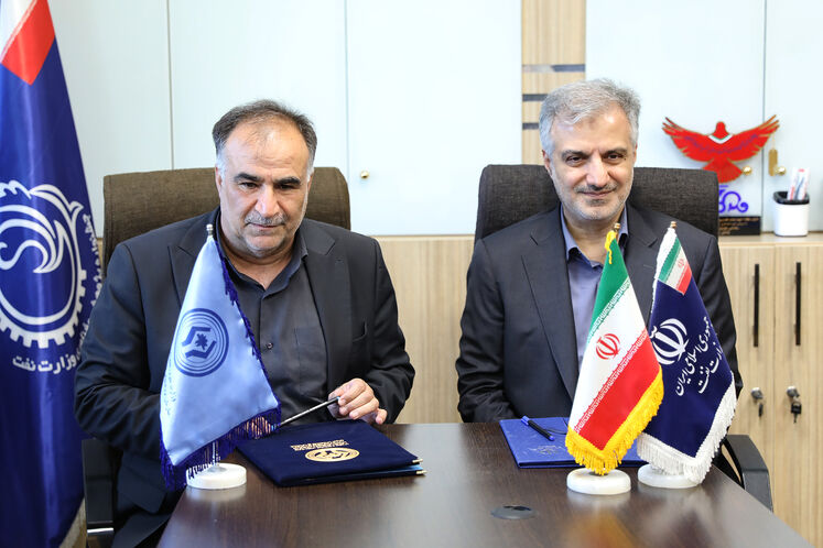 از راست :وحیدرضا زیدیفرد، معاون وزیر در امور مهندسی، پژوهش و فناوری و حسن زمانیان، معاون وزیر علوم، تحقیقات و فناوری