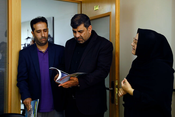 بازدید مهدی علیمددی، معاون وزیر نفت از رسانههای روابط عمومی وزارت نفت در روز خبرنگار