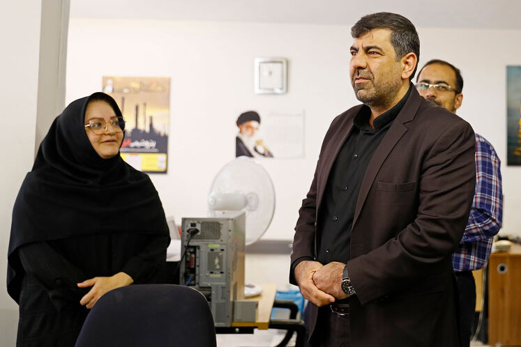 بازدید مهدی علیمددی، معاون وزیر نفت از رسانههای روابط عمومی وزارت نفت در روز خبرنگار