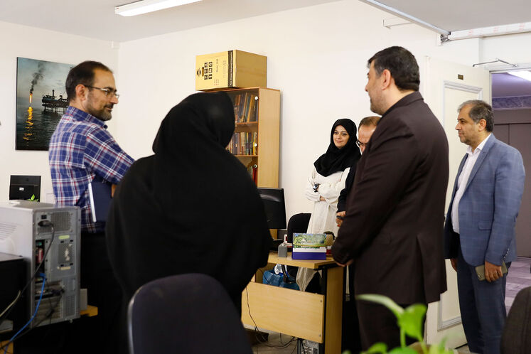 بازدید مهدی علیمددی، معاون وزیر نفت از رسانههای روابط عمومی وزارت نفت در روز خبرنگار