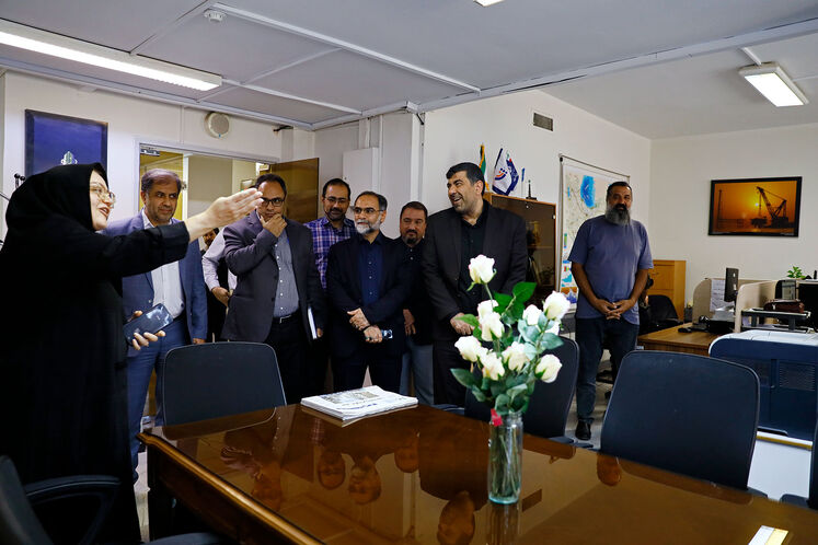 بازدید مهدی علیمددی، معاون وزیر نفت از رسانههای روابط عمومی وزارت نفت در روز خبرنگار