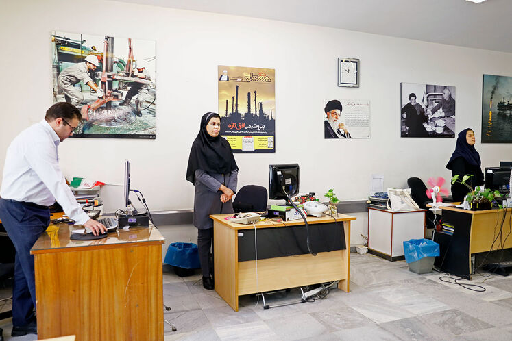 بازدید مهدی علیمددی، معاون وزیر نفت از رسانههای روابط عمومی وزارت نفت در روز خبرنگار