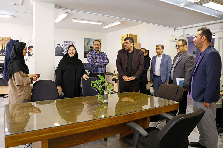 بازدید مهدی علیمددی، معاون وزیر نفت از رسانههای روابط عمومی وزارت نفت در روز خبرنگار