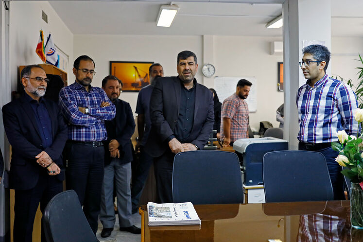 بازدید مهدی علیمددی، معاون وزیر نفت از رسانههای روابط عمومی وزارت نفت در روز خبرنگار