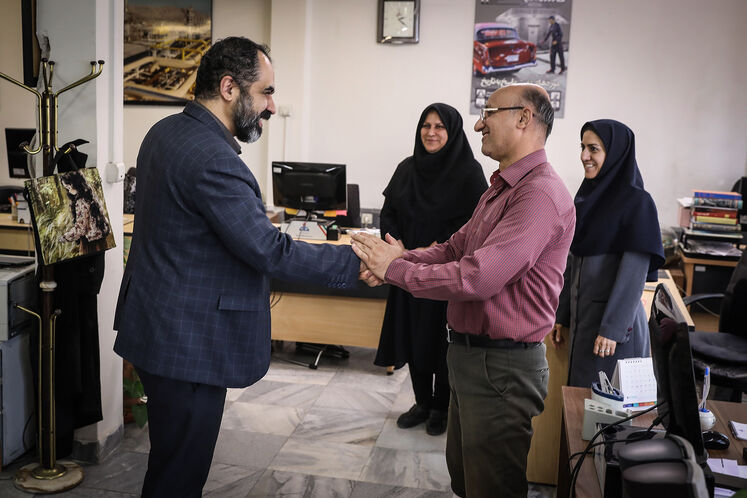 بازدید علی فروزنده، مدیرکل روابط عمومی وزارت نفت از رسانه‌های روابط عمومی وزارت نفت در روز خبرنگار