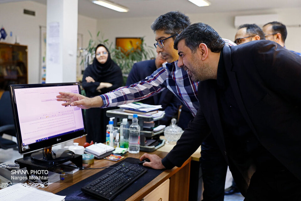 بازدید معاون وزیر نفت از رسانههای روابط عمومی وزارت نفت در روز خبرنگار بازدید معاون وزیر نفت از رسانههای روابط عمومی وزارت نفت در روز خبرنگار