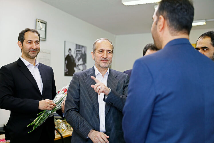 بازید مجید چگنی، مدیرعامل شرکت ملی گاز از رسانه‌های روابط عمومی وزارت نفت به مناسبت روز خبرنگار