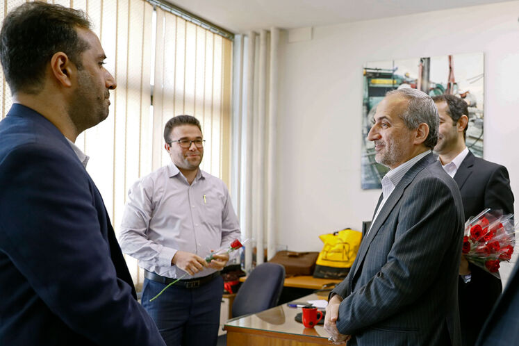 بازید مجید چگنی، مدیرعامل شرکت ملی گاز از رسانه‌های روابط عمومی وزارت نفت به مناسبت روز خبرنگار