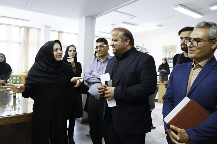 بازدید محمدحسین متجلی، مدیرعامل شرکت نفت و گاز پارس از رسانه‌های روابط عمومی وزارت نفت در روز خبرنگار