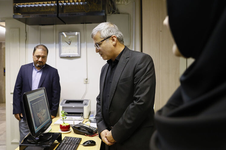 بازدید محمدحسین متجلی، مدیرعامل شرکت نفت و گاز پارس از رسانه‌های روابط عمومی وزارت نفت در روز خبرنگار