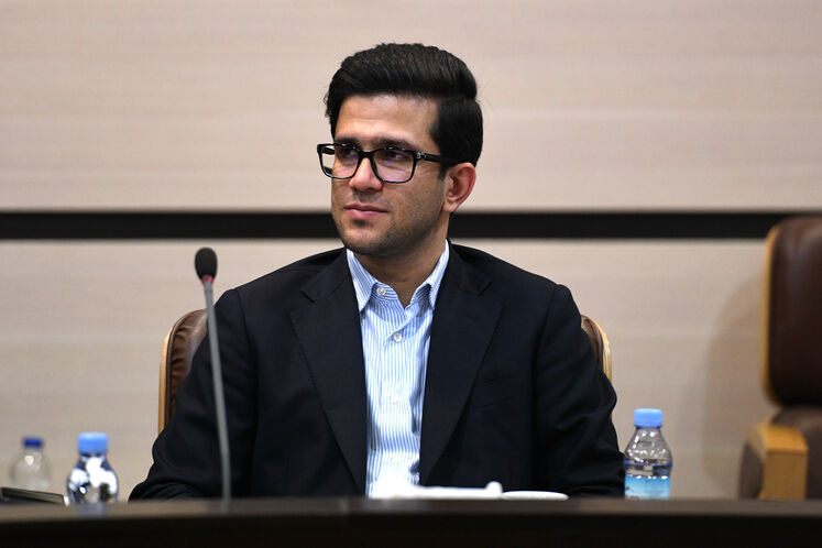 محمد صادق عظیمی‌فر، دستیار وزیر نفت 