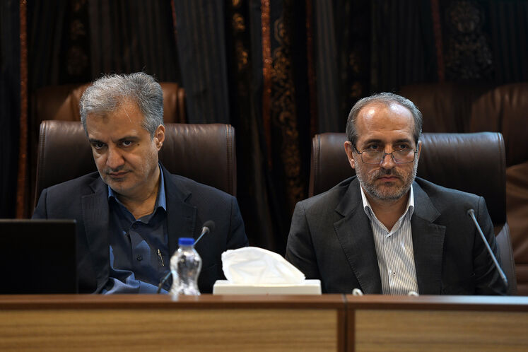 از راست: مجید چگنی، معاون وزیر نفت در امور گاز و وحیدرضا زیدی‌فرد، معاون امور مهندسی، پژوهش و فناوری وزیر نفت